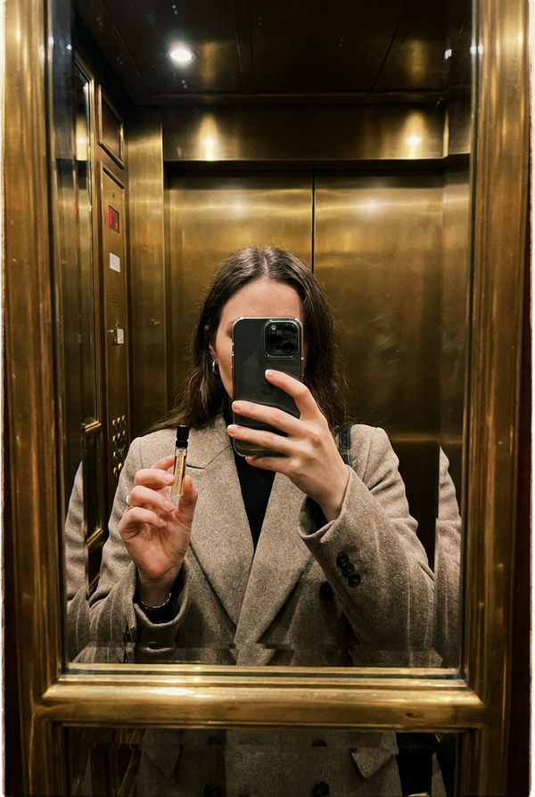 Lift mirror photograph